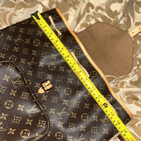 πΉπ€β’ 𫦠Louis Vuitton x GM x Lux for Thine Back Vibes - Picture 3 of 16